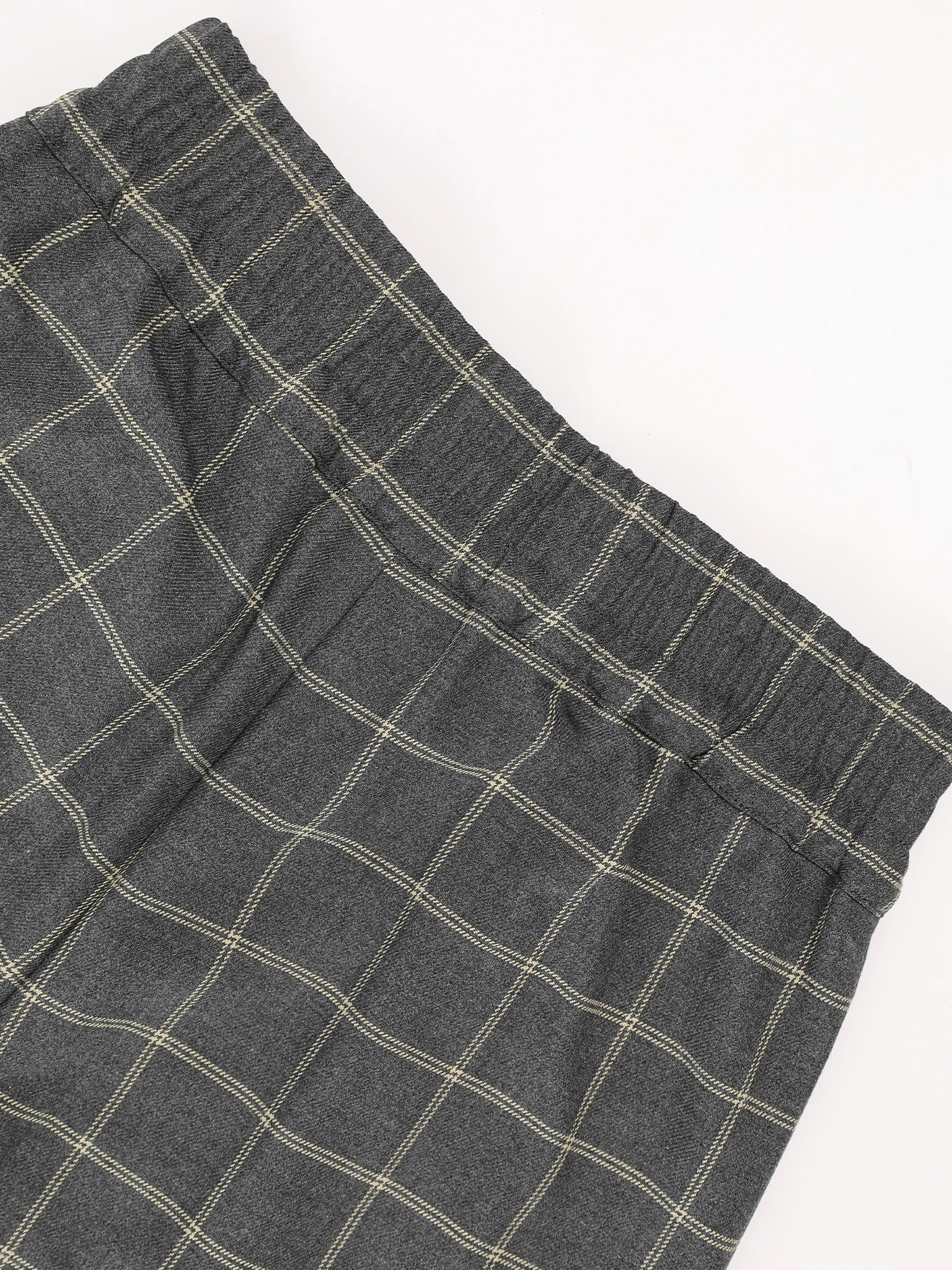 Брюки серого цвета в клетку 